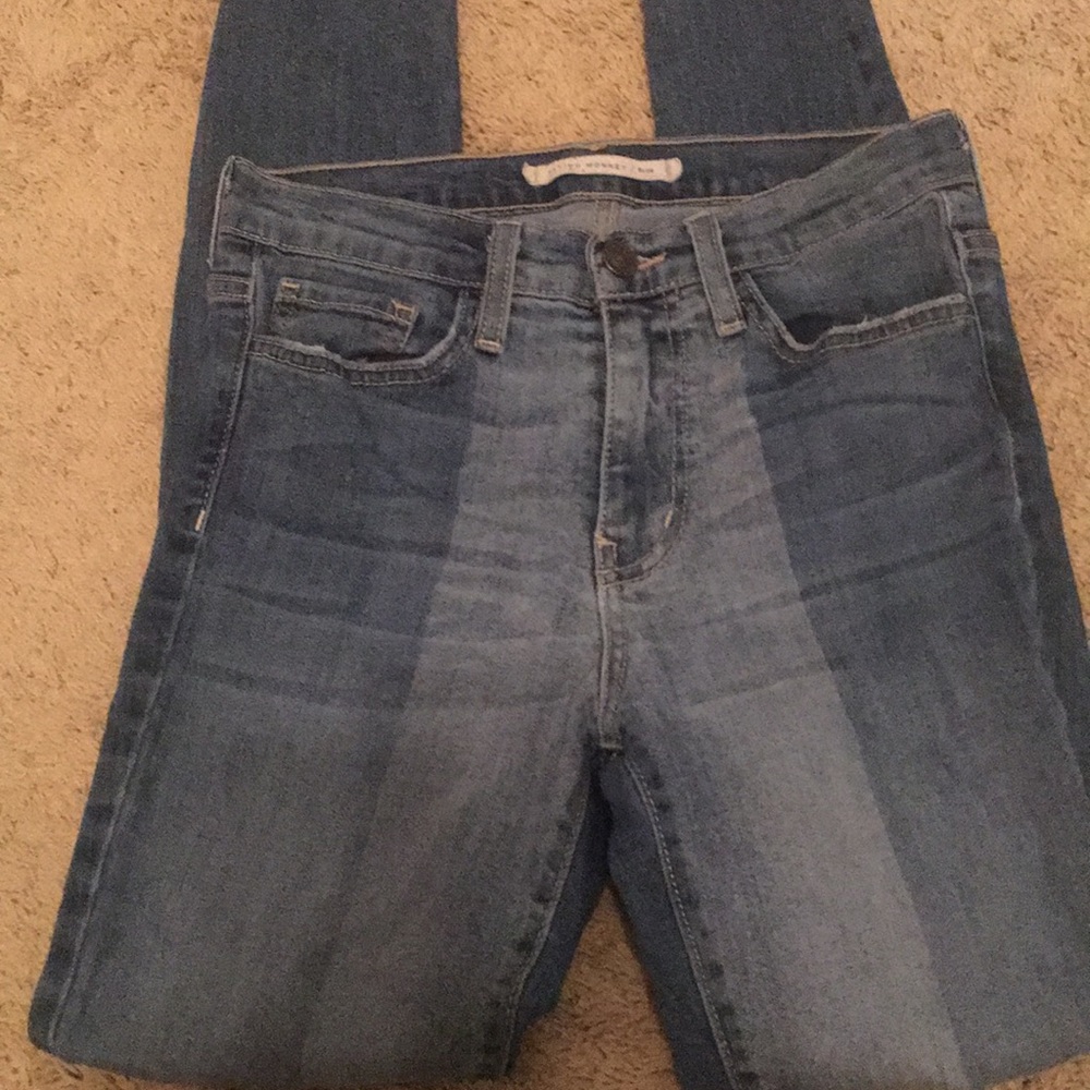 Flying Monkey Distressed jeans💕 super for fall💕